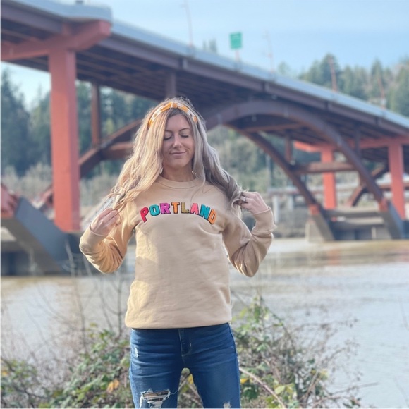 Portland Gear crewneck sweatshirt small NWT multicolor chenille - Picture 2 of 8